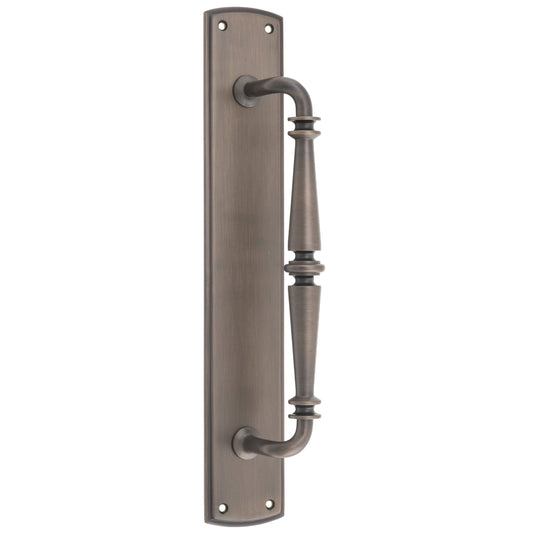 Iver Pull Handle Sarlat Backplate Signature Brass 380mm